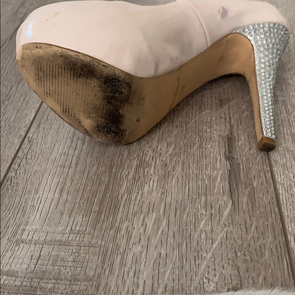 Shoe dazzle cream and rhinestone heels size 6.5 - Picture 5 of 10